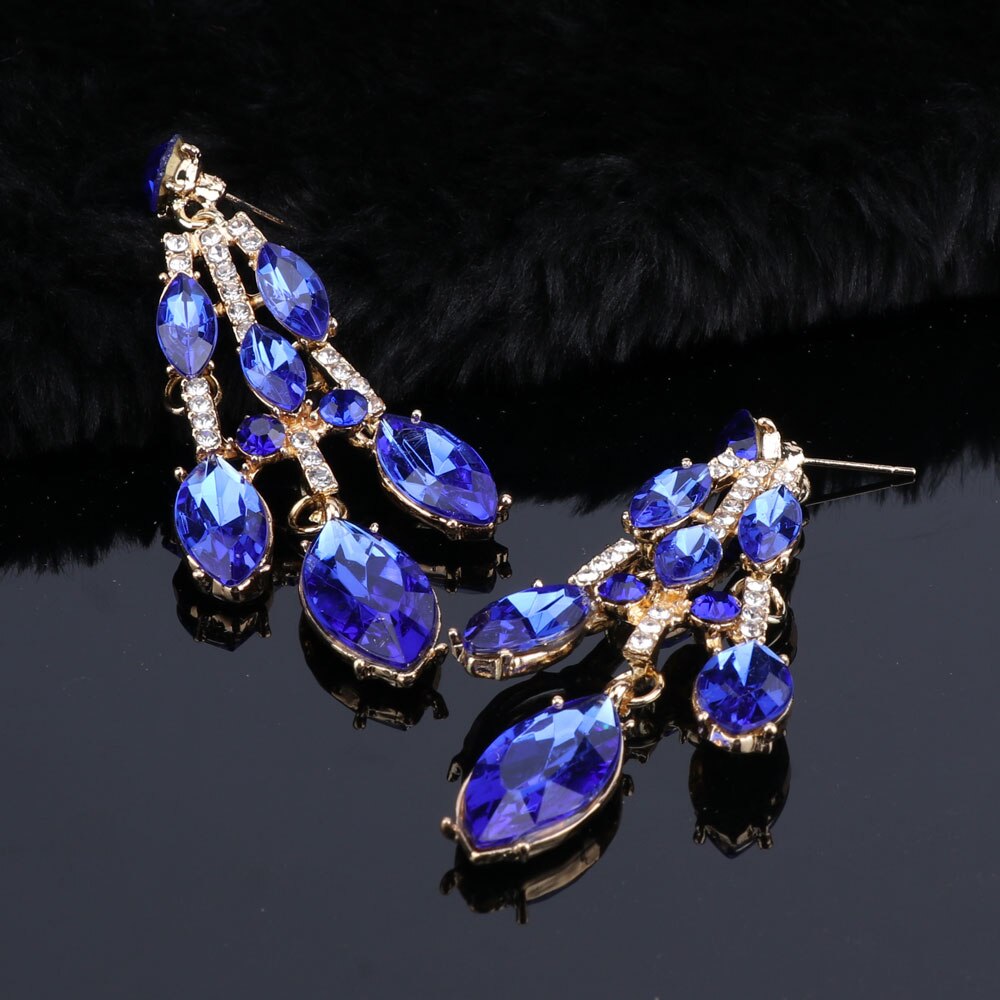 Luxurious Bridal Necklace and Earrings Set