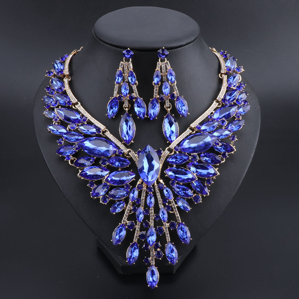 Luxurious Bridal Necklace and Earrings Set