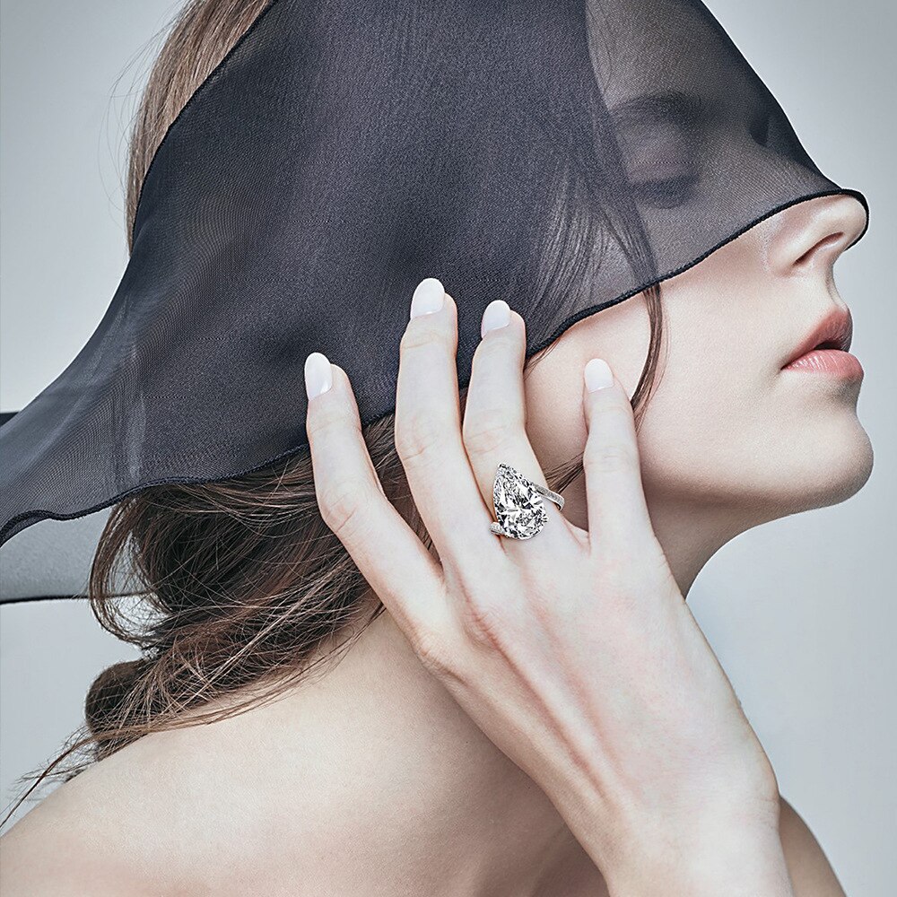 Luxury Water Drop Engagement Ring