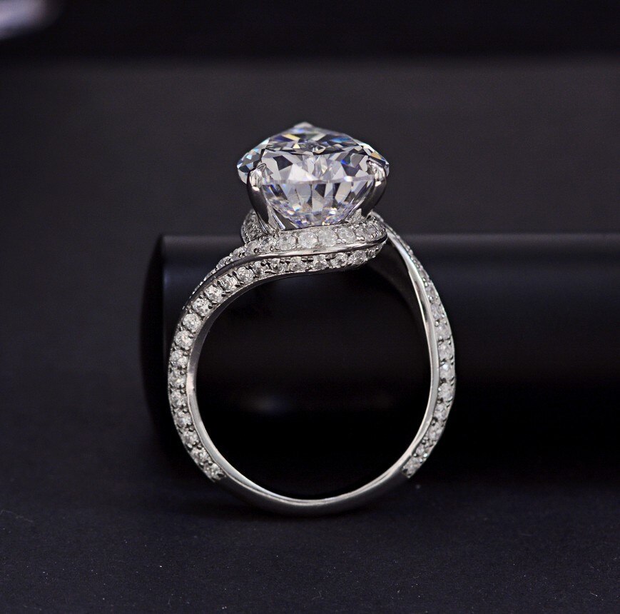 Luxury Water Drop Engagement Ring